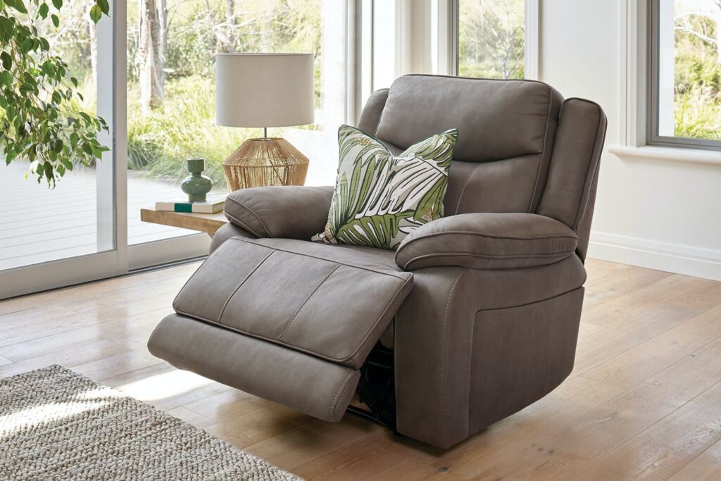 eyelash recliner chair